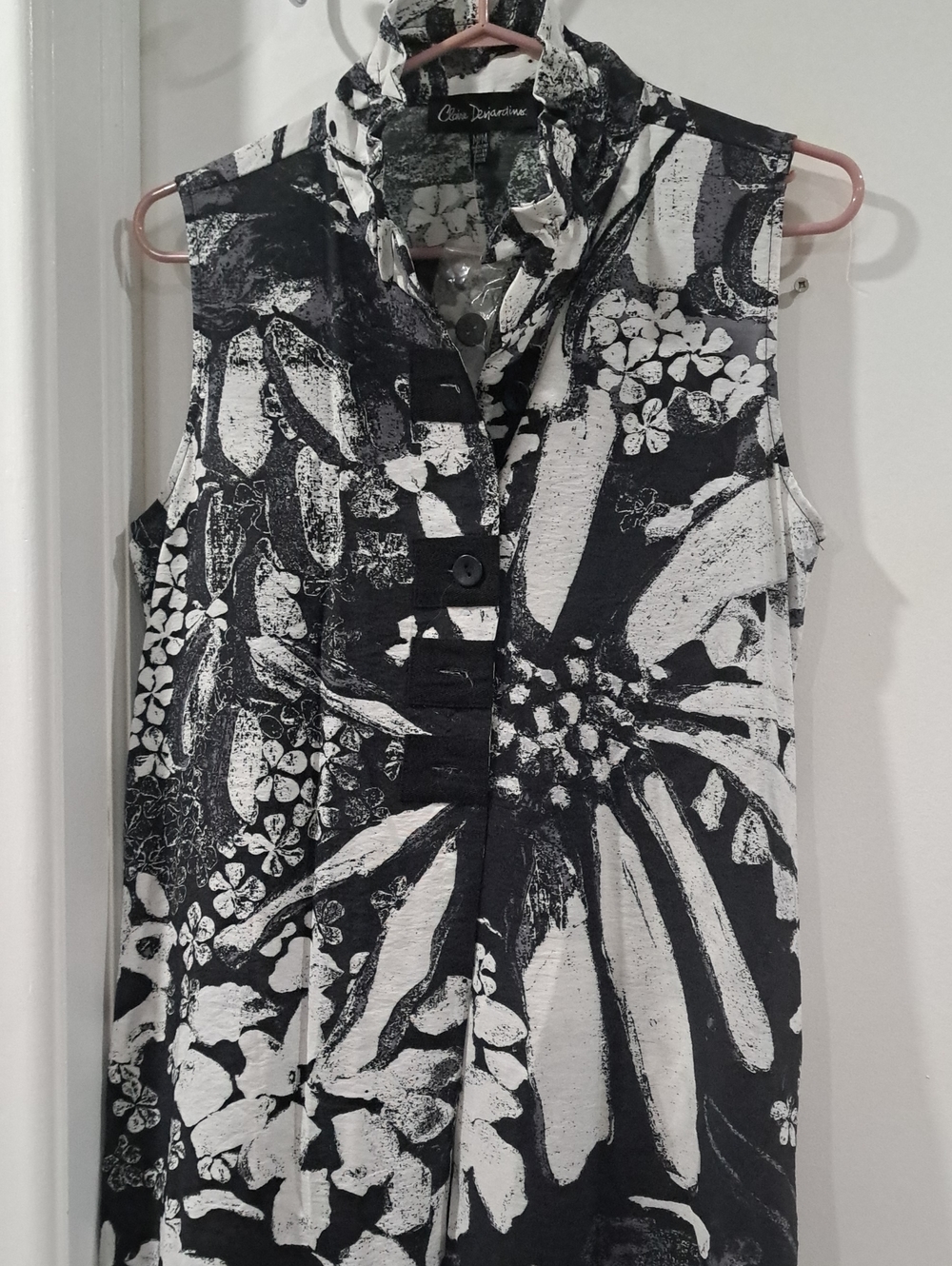 Elie Tahari Black & White Floral Sleeveless Button-Front Camisole